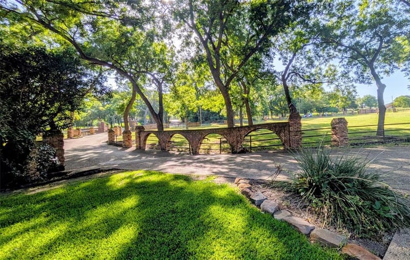 1431 S Houston School Road, Lancaster TX 75146 - Photo 6