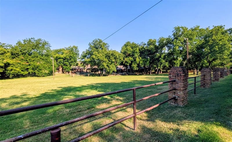 1431 S Houston School Road, Lancaster TX 75146 - Photo 13