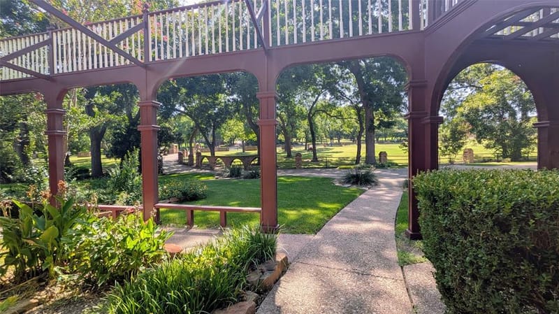 1431 S Houston School Road, Lancaster TX 75146