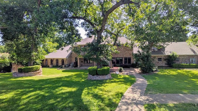 1431 S Houston School Road, Lancaster TX 75146 - Photo 11