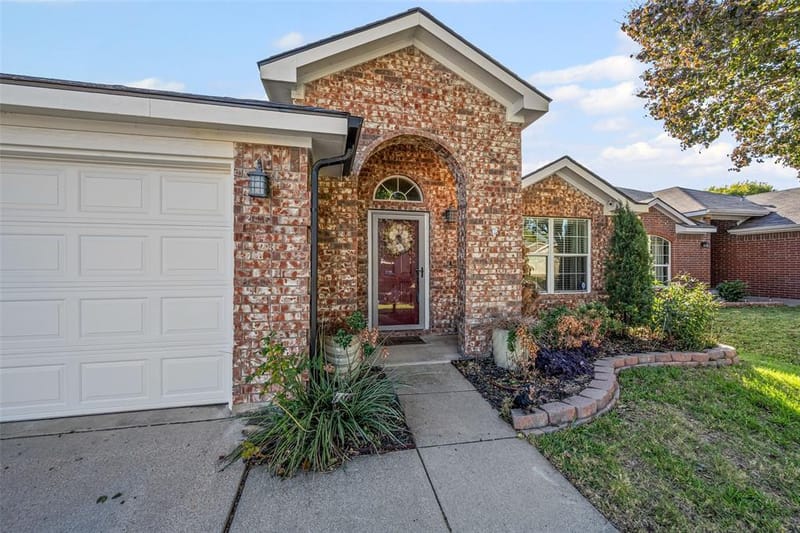 1436 Broken Spoke Court, Fort Worth TX 76131 - Photo 2