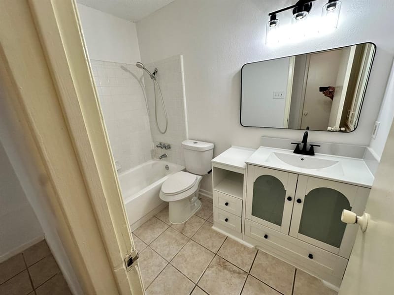 5410 Kings Manor Drive, Lake Dallas TX 75065 - Photo 9