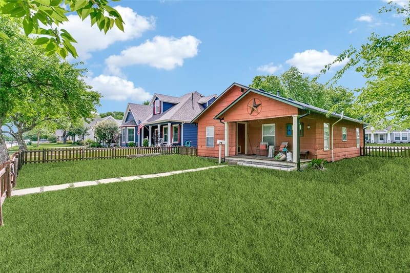 612 E Wall Street, Grapevine TX 76051 - Photo 3
