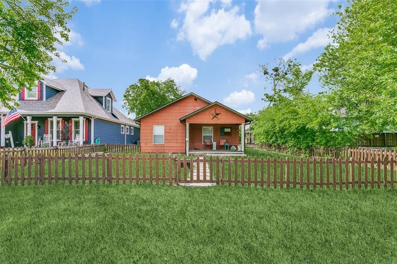 612 E Wall Street, Grapevine TX 76051 - Photo 5