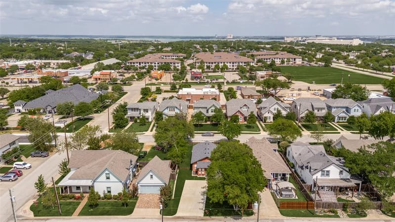 612 E Wall Street, Grapevine TX 76051 - Photo 4
