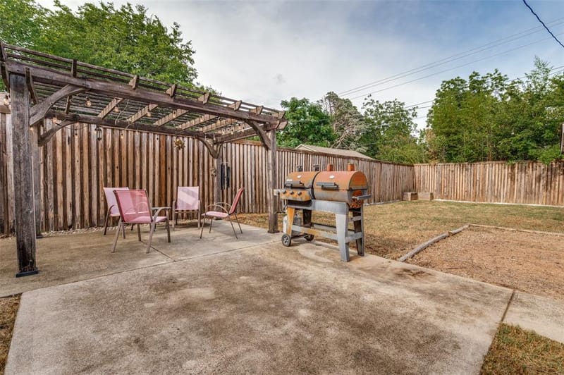 526 S Edgefield Avenue, Dallas TX 75208 - Photo 35