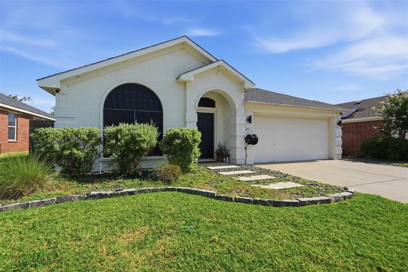 417 Shadow Grass Avenue, Fort Worth TX 76120 - Photo 2