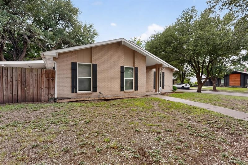 433 Solitude Drive, Garland TX 75043 - Photo 2