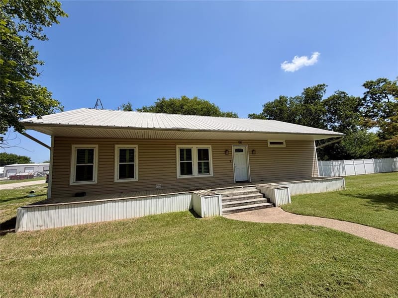 100 E Austin Street, Leonard TX 75452 - Photo 2