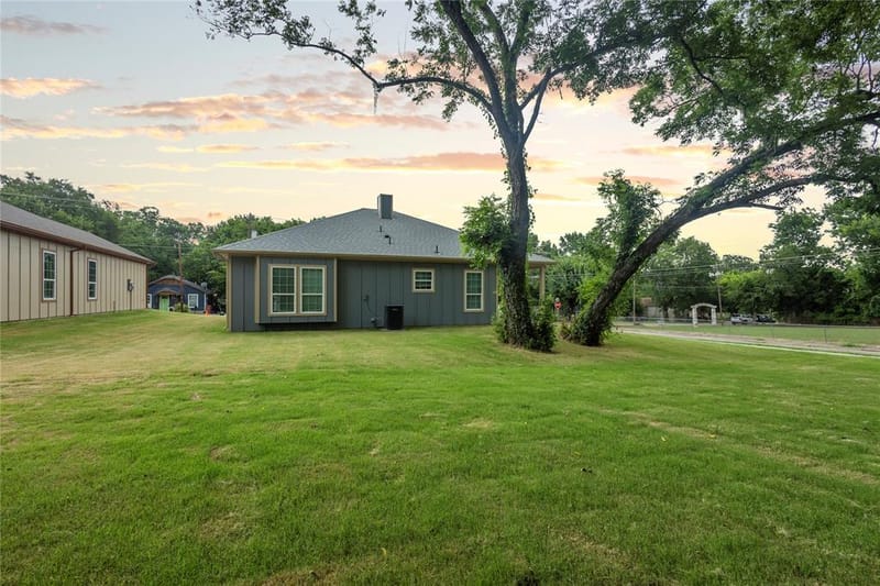 401 S 4th Street, Bonham TX 75418 - Photo 25