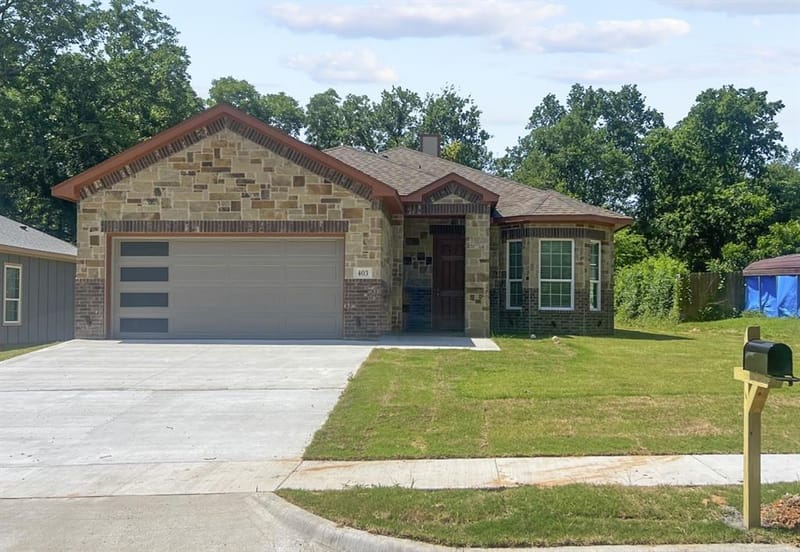 403 S 4th Street, Bonham TX 75418