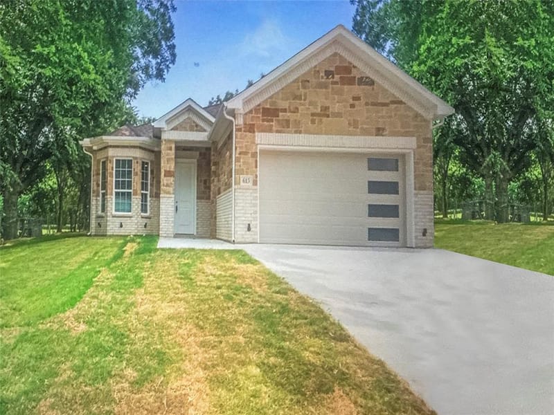 613 S 5th Street, Bonham TX 75418