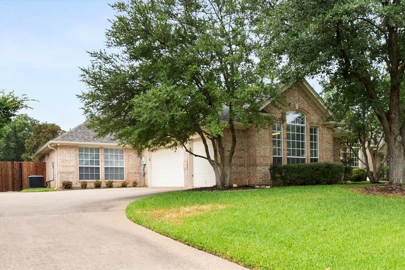 8904 Thornway Drive, North Richland Hills TX 76182 - Photo 3