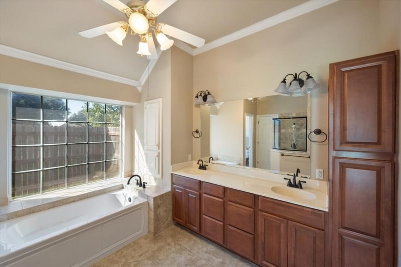 8904 Thornway Drive, North Richland Hills TX 76182 - Photo 18