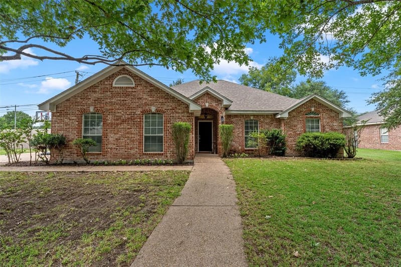 1112 Regina Drive, Hewitt TX 76643