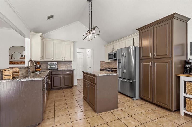 1112 Regina Drive, Hewitt TX 76643 - Photo 9