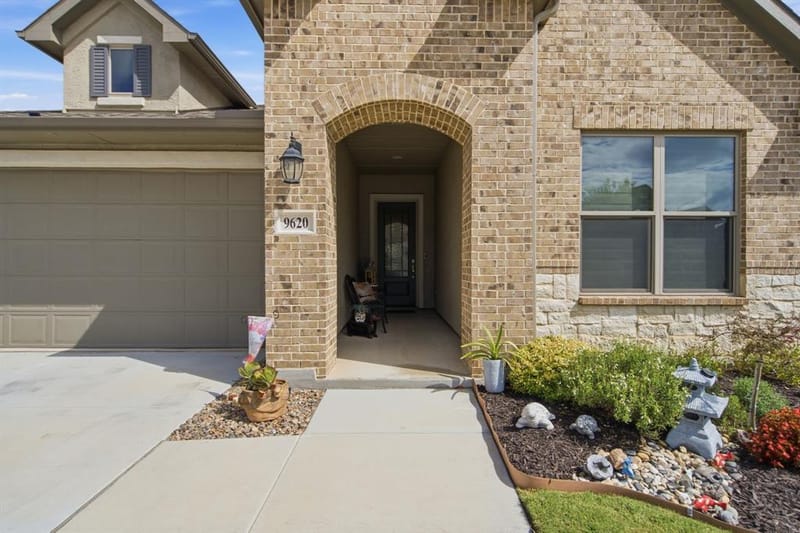 9620 Creekwood Drive, Denton TX 76207 - Photo 3