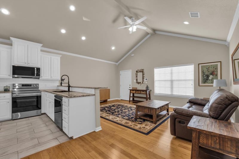 691 Park Street, McGregor TX 76657 - Photo 6
