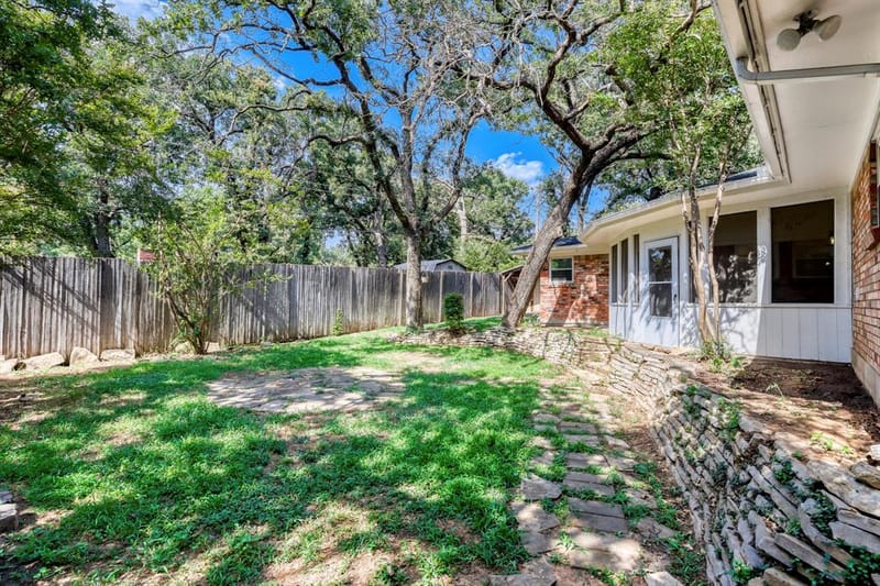 624 Hillview Drive, Hurst TX 76054 - Photo 27