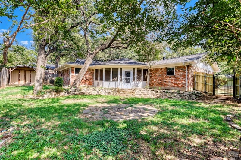 624 Hillview Drive, Hurst TX 76054 - Photo 28