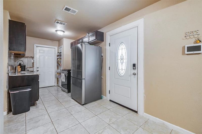 3624 Hardeman Street, Fort Worth TX 76119 - Photo 5