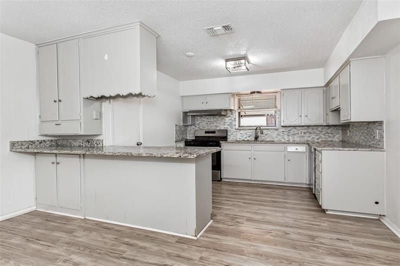 3009 W 11th Street, Irving TX 75060 - Photo 13