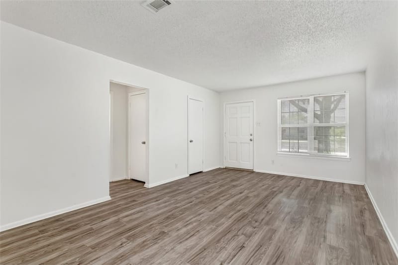 3009 W 11th Street, Irving TX 75060 - Photo 7