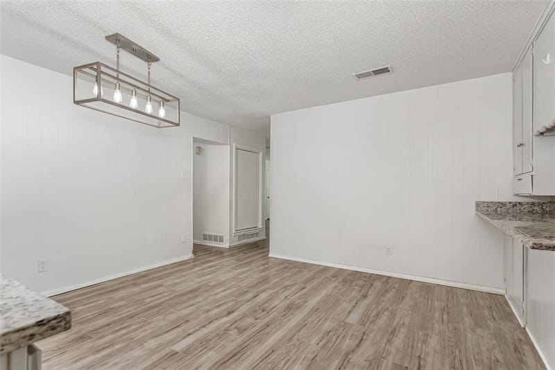 3009 W 11th Street, Irving TX 75060 - Photo 11