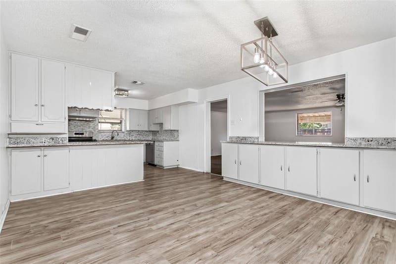 3009 W 11th Street, Irving TX 75060 - Photo 8