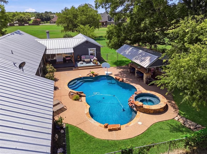 1313 Porter Court, Granbury TX 76048 - Photo 2