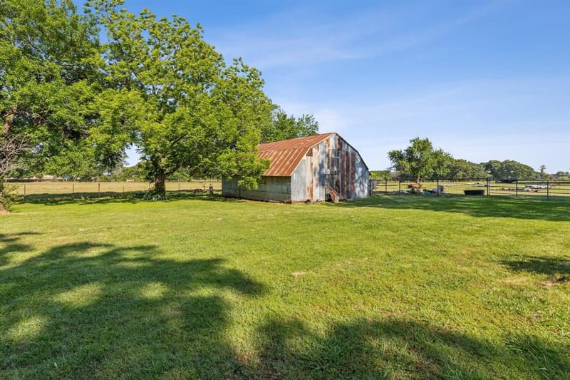 405 W Clifton Street, Pilot Point TX 76258 - Photo 26