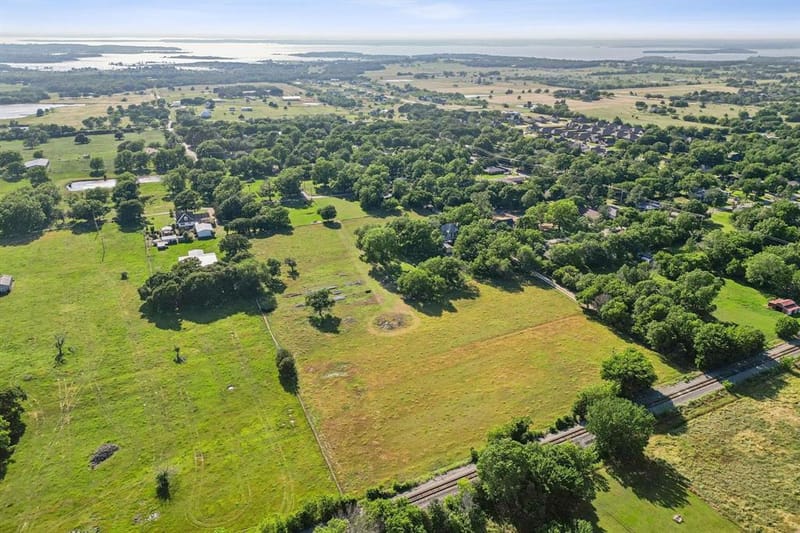 405 W Clifton Street, Pilot Point TX 76258 - Photo 29