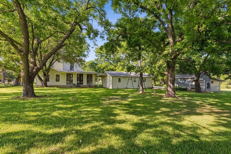405 W Clifton Street, Pilot Point TX 76258 - Photo 25