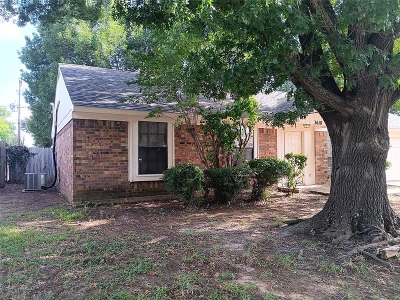 3618 Wentworth Drive, Arlington TX 76001 - Photo 2