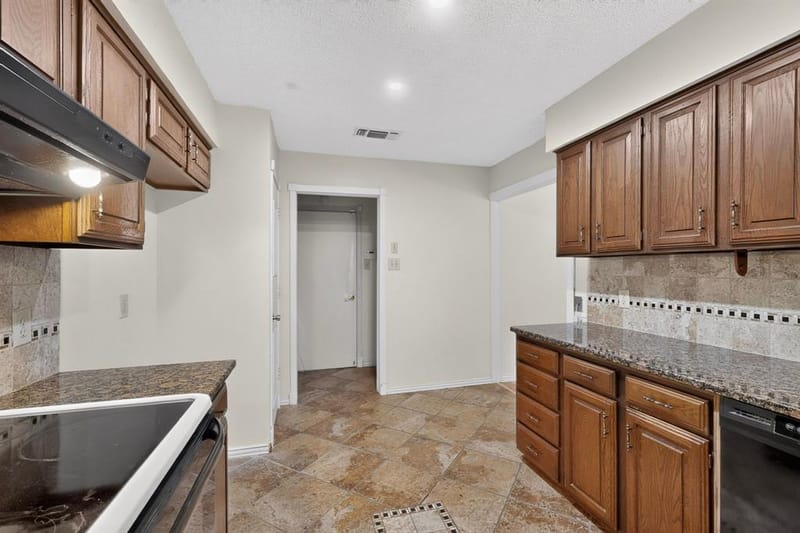 7305 Southridge Trail, Fort Worth TX 76133 - Photo 8