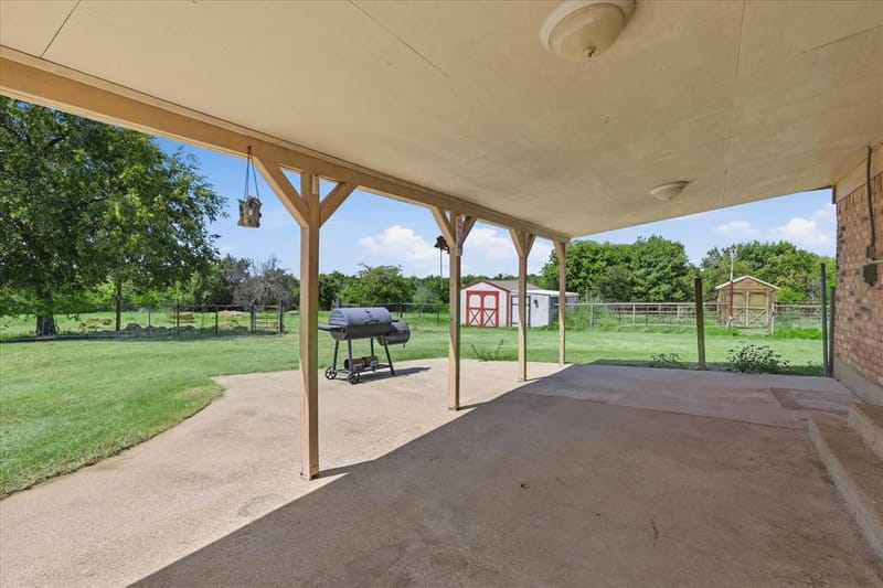 892 Highland Circle, Springtown TX 76082 - Photo 28