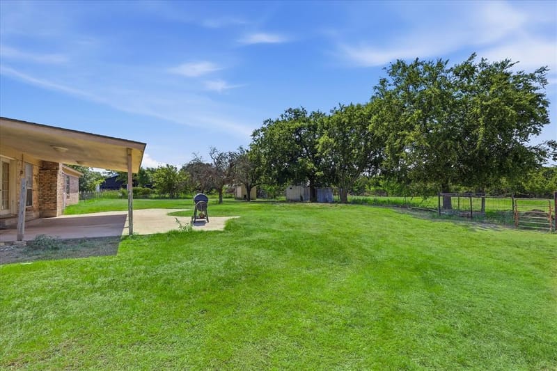 892 Highland Circle, Springtown TX 76082 - Photo 30