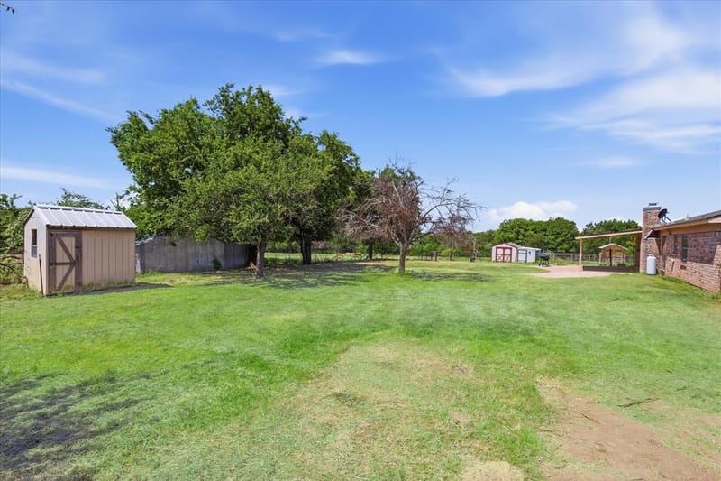892 Highland Circle, Springtown TX 76082 - Photo 33