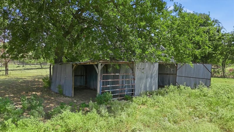 892 Highland Circle, Springtown TX 76082 - Photo 35