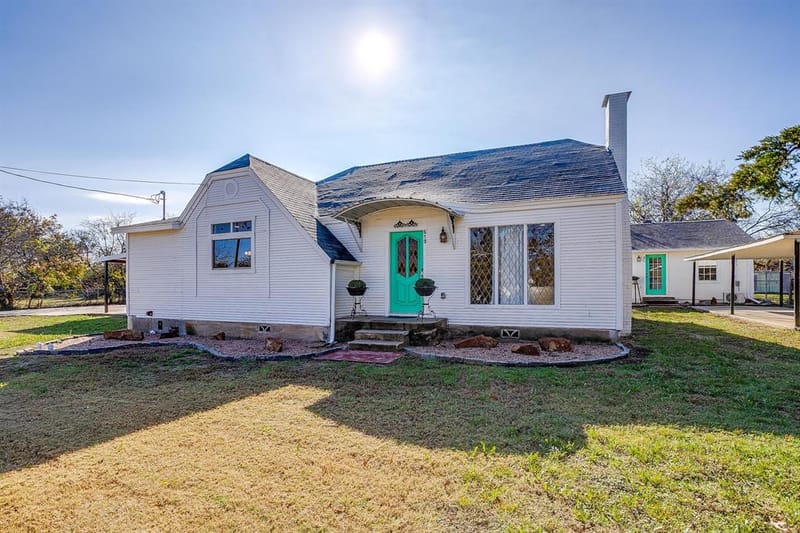 619 W Live Oak Street, Jacksboro TX 76458 - Photo 2