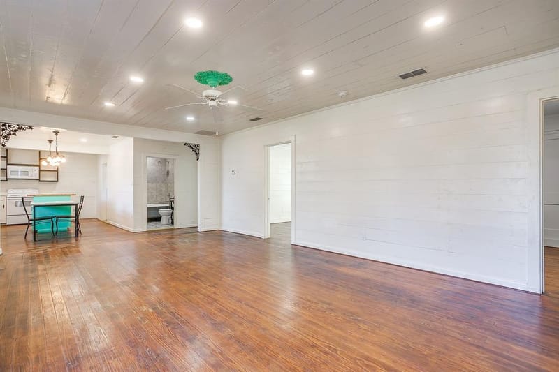 619 W Live Oak Street, Jacksboro TX 76458 - Photo 6