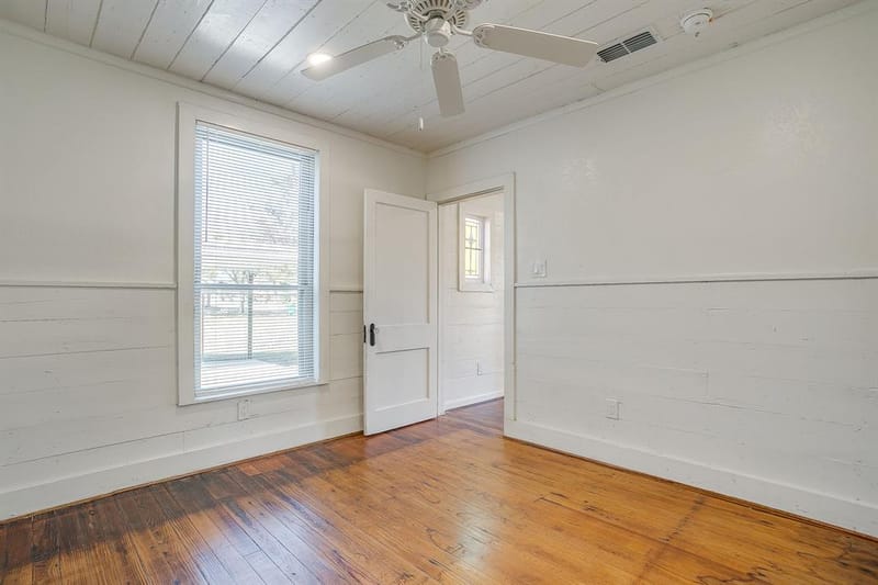 619 W Live Oak Street, Jacksboro TX 76458 - Photo 16