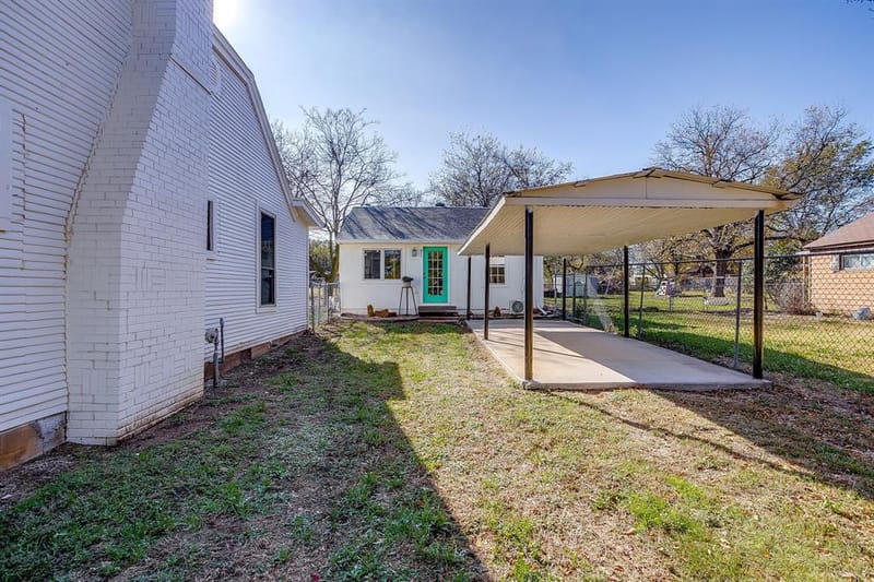 619 W Live Oak Street, Jacksboro TX 76458 - Photo 32