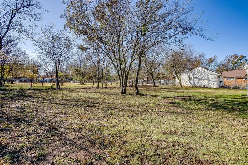 619 W Live Oak Street, Jacksboro TX 76458 - Photo 30