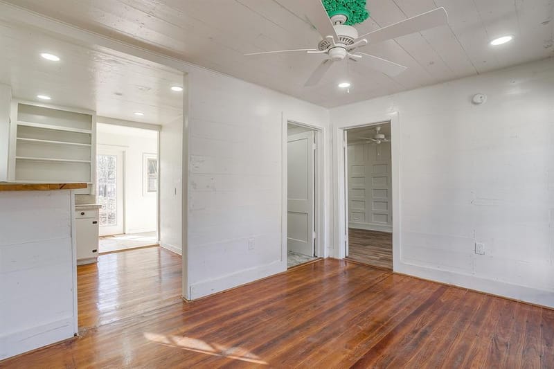 619 W Live Oak Street, Jacksboro TX 76458 - Photo 37