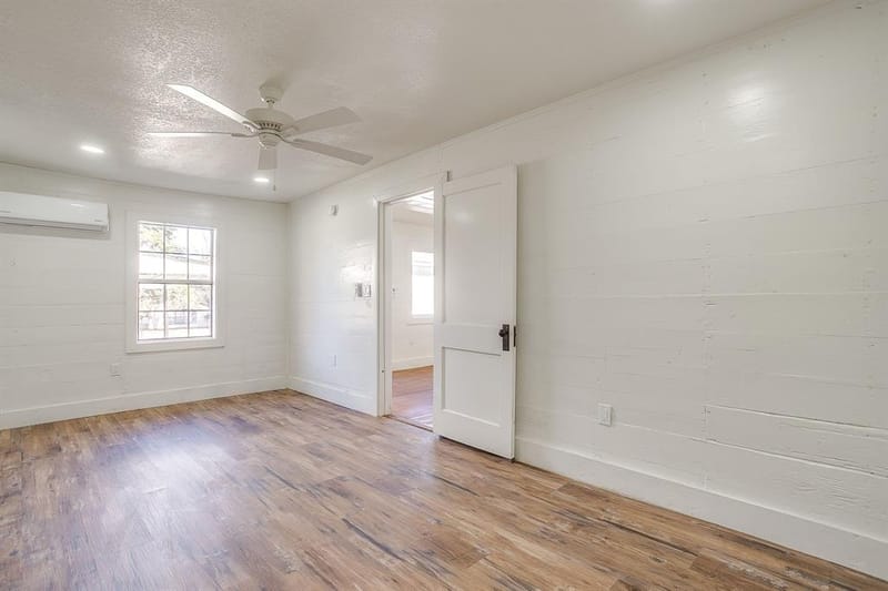 619 W Live Oak Street, Jacksboro TX 76458 - Photo 40