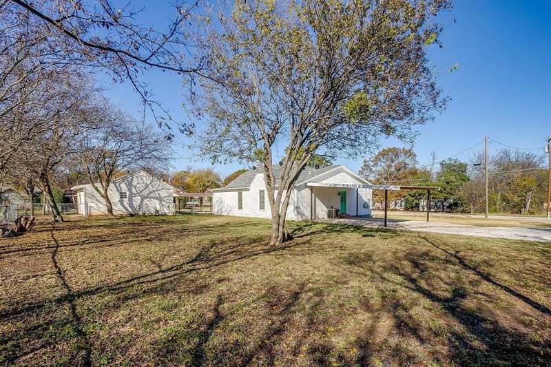 619 W Live Oak Street, Jacksboro TX 76458 - Photo 29
