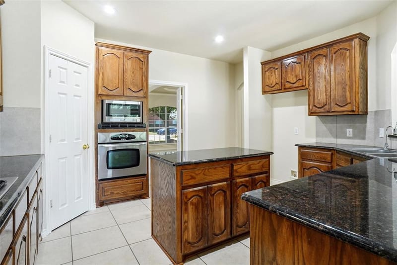 5231 Woodfield Drive, Grand Prairie TX 75052 - Photo 14