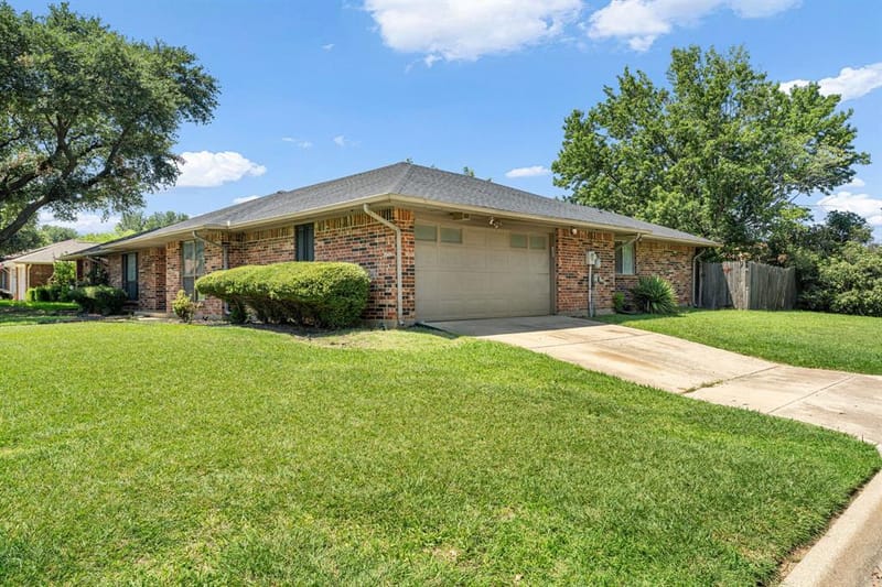 4600 Applewood Road, Fort Worth TX 76133 - Photo 2