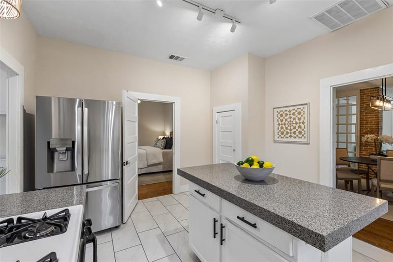 802 Turner Avenue, Dallas TX 75208 - Photo 12